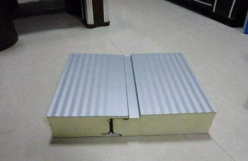 必承建材告訴您關(guān)于聚氨酯封邊巖棉夾芯板的特點(diǎn)及優(yōu)點(diǎn)是什么？